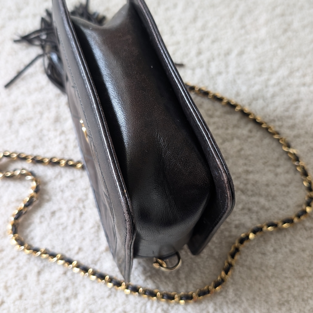 St. John Elegant Black Quilted Chain Bag - Picture 4 of 8